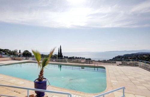 Le Dramont Apartment | Duplex vue mer avec piscine à Boulouris