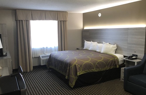 St. Matthews Hotel | DuPont Suites