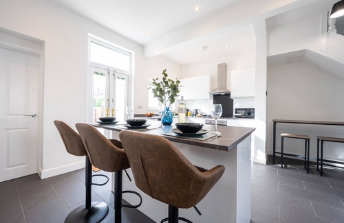 Newport House | Durham View by Tŷ SA