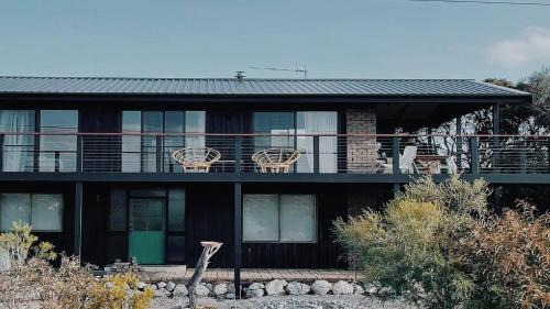 Lake Wangary House | Dusk Coffin Bay