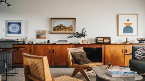 Lake Wangary House | Dusk Coffin Bay