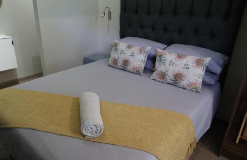 Upington Apartment | Dusky Sunbird Room