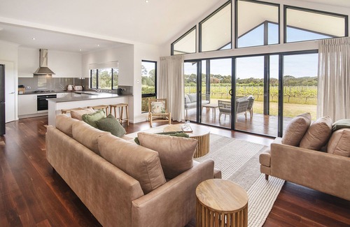 Wilyabrup House | Dusty Vines—Rural Elegance at Arimia Vineyards