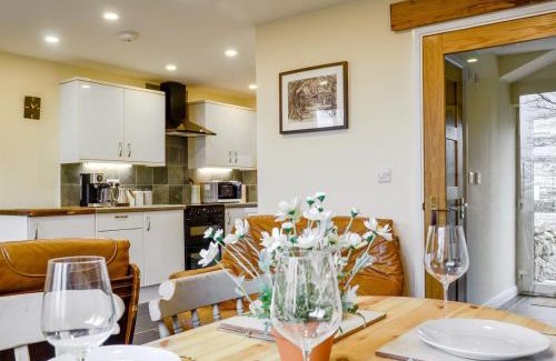 Criccieth House | Dutch Barn One - Uk12872