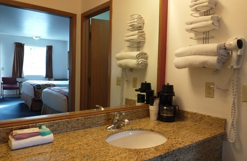 Branson Theater District Hotel | Dutton Inn