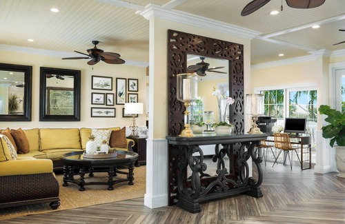 Uptown - Upper Duval Hotel | Duval Gardens Two Queen Room at Southernmost Beach Resort - Beach Access