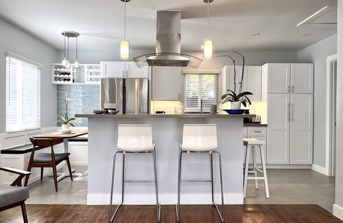 Sunset Park Cottage | Dwell Art Gallery Home ~ Cozy Cottage Santa Monica