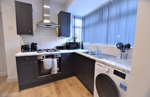 Sunderland House | Dwell Living Central Stylish 4BD Contractor Family Friendly