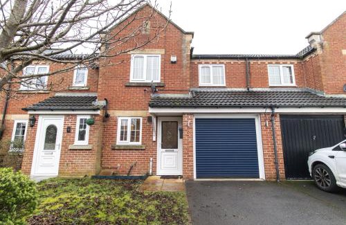 Boldon Colliery House | Dwellcome Home Ltd 3 Double Bedroom House, Private Estate, Driveway Parking, Fast WIFI, Ideal for Long Term Contractor, etc Stays, 3 miles 7 mins drive to Nissan, 15 mins to Sunderland Newcastle, Regular Housekeeping Options - See Our Site for Assurance