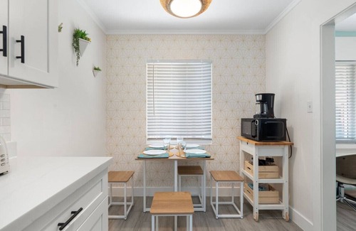 Garfield House | Dwntwn PHX 1 King Bed, yard oasis 8 mins 2 airport