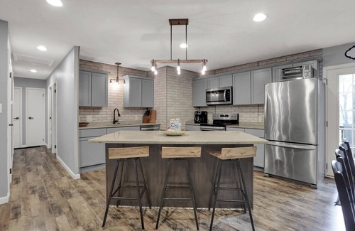 Westfield House | Dwntwn Westfield Family home close to GrandPark and local entertainment