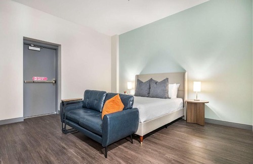 Macon Apartment | Dynamic Stay Connected Comfort Steps from Atrium