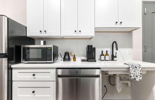 Macon Apartment | Dynamic Stay Connected Comfort Steps from Atrium