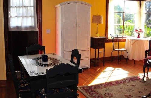 Port Townsend Historic District House | DYNAMITE WATER VIEW. WATCH BOATS & FERRY SAIL-BY. 4 MINUTE WALK TO DOWNTOWN