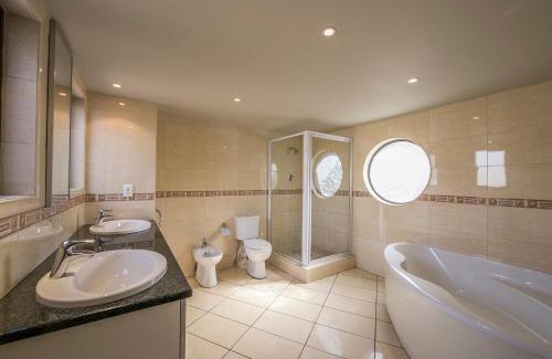 Greater Johannesburg Metropolitan Area Apartment | Dynasty Forest Sandown Serviced Apartments & Self Catering Hotel