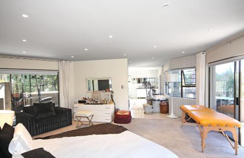 Greater Johannesburg Metropolitan Area Apartment | Dynasty Forest Sandown Serviced Apartments & Self Catering Hotel