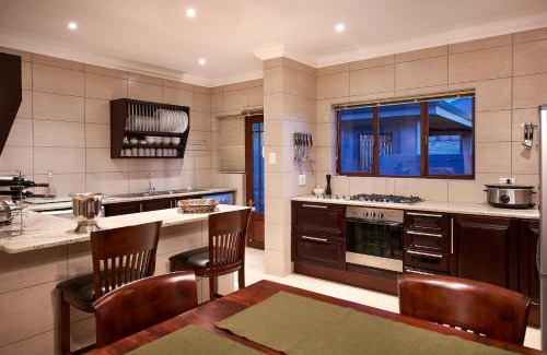 Greater Johannesburg Metropolitan Area Hotel | Dynasty Forest Sandown Self Catering Hotel