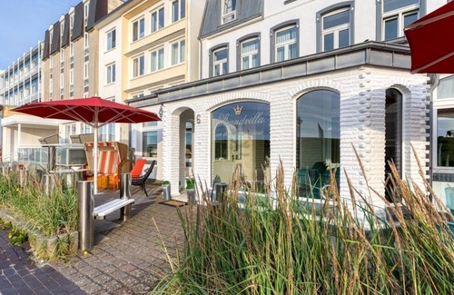 Norderney House | DZ. w. Lake view, shower/WC, breakfast - Hotel Garni Strandvilla an der Kaiserwiese