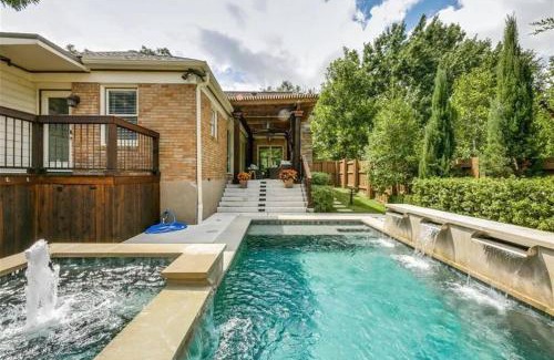 Hollywood - Santa Monica House | E Dallas Family Home with Pool Spa Outdoor Fire