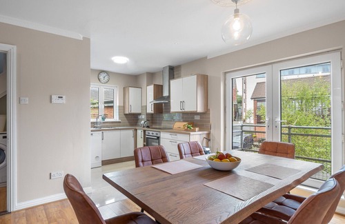 Clifden Ski Chalet | E1 Station House - Newly refurbished Townhouse in Clifden