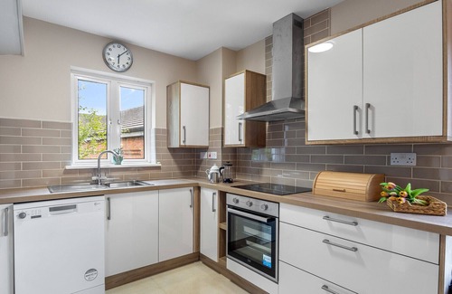 Clifden Ski Chalet | E1 Station House - Newly refurbished Townhouse in Clifden