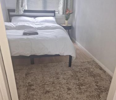 Newham Apartment | E13 x DM4 weekly monthly deals