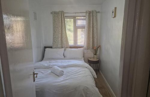 Newham Apartment | E13 x DM4 weekly monthly deals