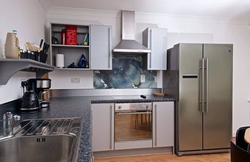 Speke Apartment | E1PB Jacuzzi Bath - Double Bed, 8 min from Airport