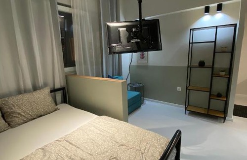 Vardaris Apartment | E2G Urban Stay #E1