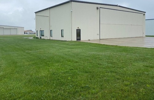 Fond du Lac House | EAA AirVenture Oshkosh Bed, Office & Hanger @ KFLD
