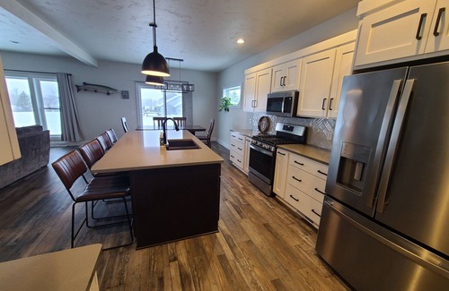 Butte Des Morts House | EAA Quiet StayWhole House