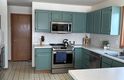 Oshkosh House | EAA rental. 3 bedrooms 2 bathrooms. 7 miles form EAA. Close to hwy