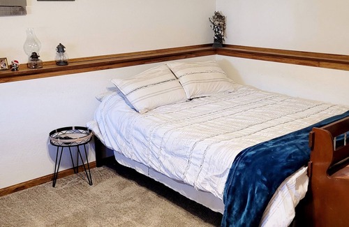 Omro Condo | EAA Rental - Peace and Quiet only 12 miles from Airventure 2023!