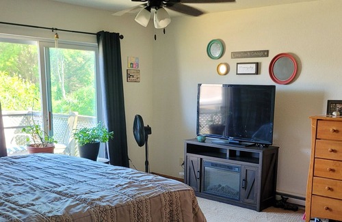 Omro Condo | EAA Rental - Peace and Quiet only 12 miles from Airventure 2023!