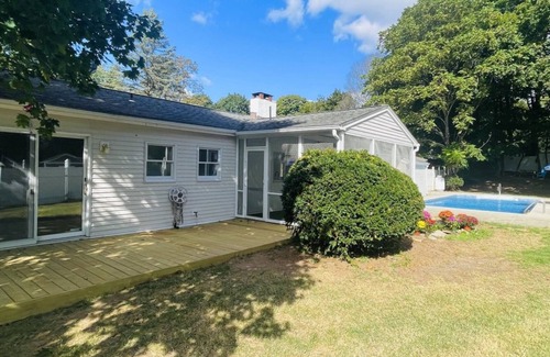 Cheshire House | Each Rooms in a Charming bungalow with Swimming Pool, AC, WiFi in Cheshire