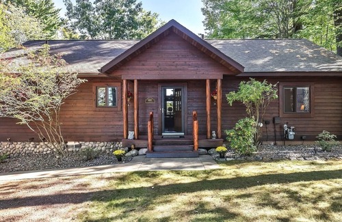 Minocqua House | Eagle Bay Getaway. On Minocqua Chain of Lakes 4bed 3bath with optional pontoon.