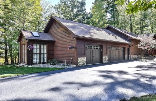 Minocqua House | Eagle Bay Getaway. On Minocqua Chain of Lakes 4bed 3bath with optional pontoon.