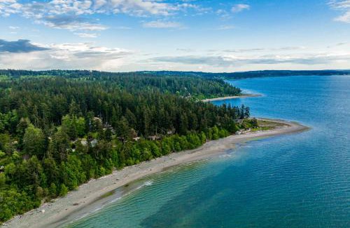 Freeland House | Eagle Beach Retreat