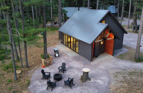Wisconsin Dells Cabin | Eagle Cabin @ Orange Tractor Retreat: a new, modern cabin on 40 private acres