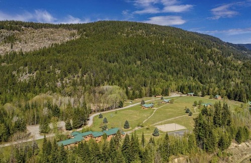 Boundary County Cabin | Eagle Cliff