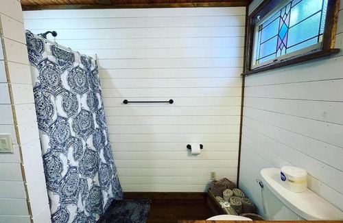 Eureka Springs Ski Chalet | Eagle Crest cabin, White river view with hottub