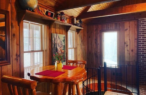 Eureka Springs Ski Chalet | Eagle Crest cabin, White river view with hottub