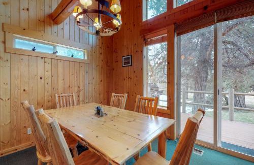 Redmond Ski Chalet | Eagle Crest: Prairie Falcon Retreat