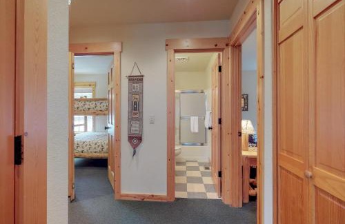 Redmond Ski Chalet | Eagle Crest: Prairie Falcon Retreat