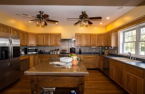 Cambridge House | Eagle Haven - Waterfront Estate on the Choptank with Pool and Pier - Sleeps 18