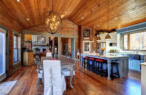 Eagle Lake Cottage | Eagle Lake Adventure Log Cabin in the Haliburton Highlands.