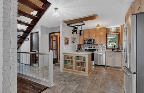 Willmar House | Eagle Lake Getaway! Beautiful Lake Views & Sunsets! With Hot Tub!