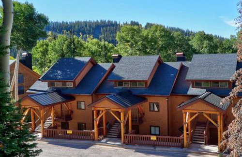Beaver House | Eagle Point Ski Resort 8 Wooded Ridge Condos