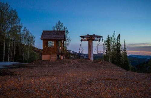 Beaver House | Eagle Point Ski Resort Snowflake 17