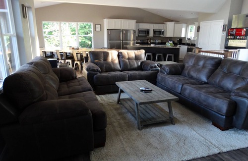 Speedwell House | Eagle's Cove - NEW 9 Br, 11 Ba w 2 Level Dock & Gentle Slope Lot w NO STAIRS